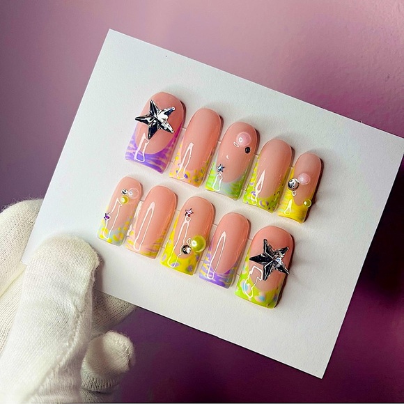 Y2K TIPS ๐ญ press on nails - Picture 1 of 5